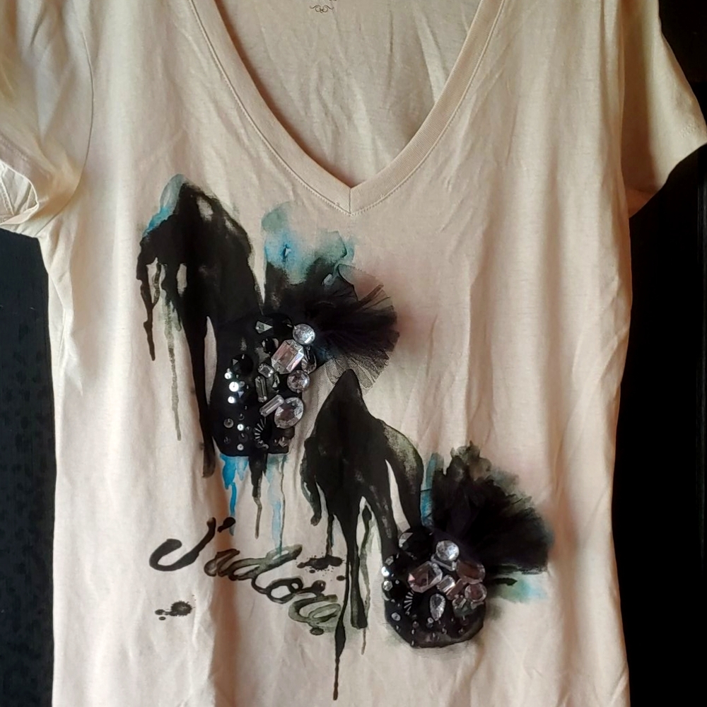Old navy v-neck tee with cute stilettos design M